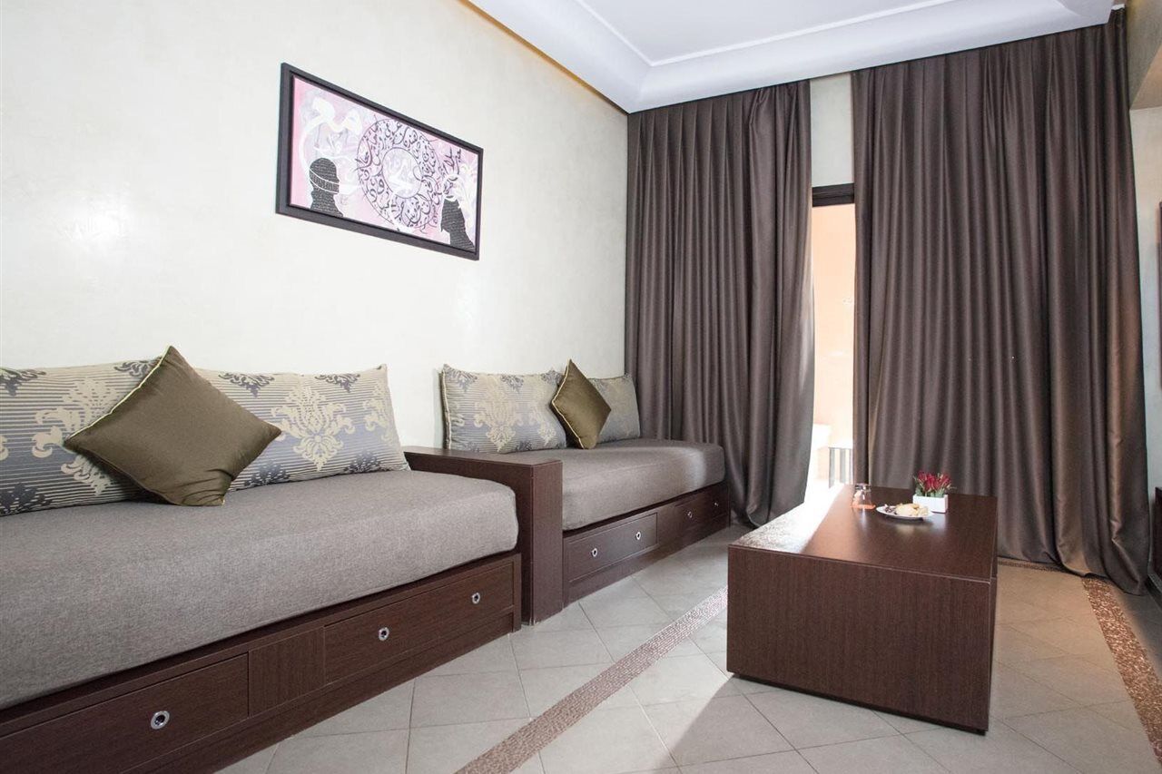 Kenzi Club Agdal Medina Hotell Lahebichate Exteriör bild A living room in a hotel