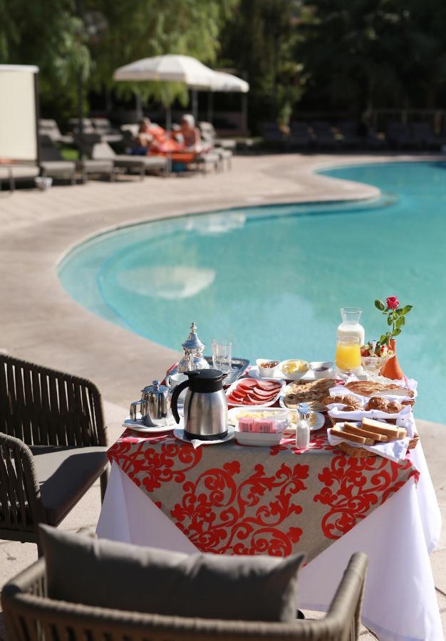 Kenzi Club Agdal Medina Hotell Lahebichate Exteriör bild Breakfast at the pool